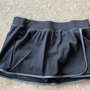 Land’s End 2 piece Swim Sport Altleisure skort Top shelf bra top blk gray 12/14